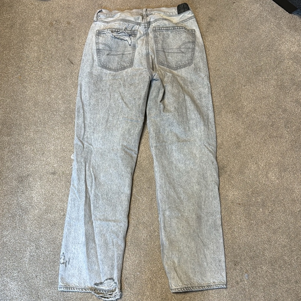 American Eagle Light Grey Distressed 90’s Straight Jeans Size 10 - Picture 3 of 6